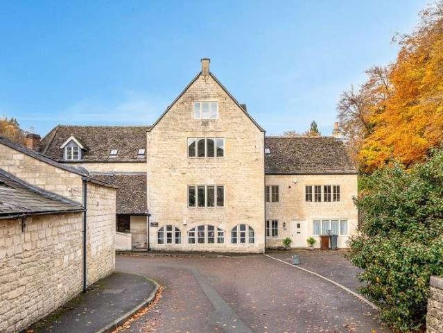 Flat for sale in Minchinhampton, School House
