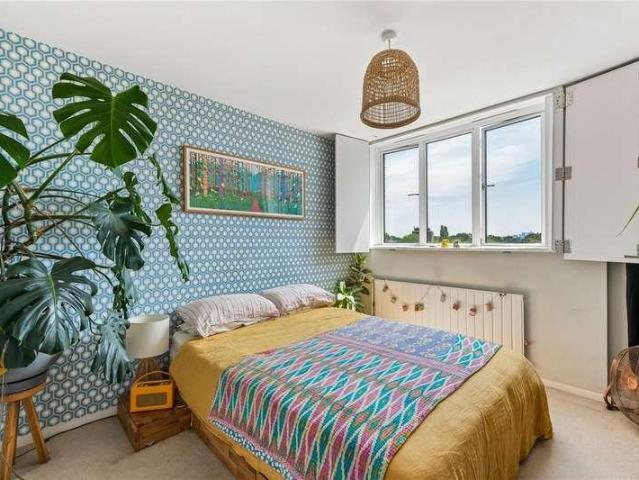 Flat for sale in Stoke Newington, Greater London