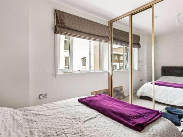 Flat for sale in Islington, Greater London