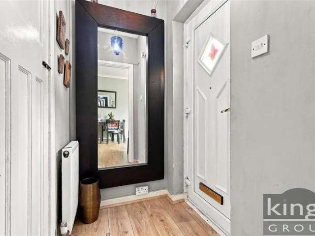 Flat for sale in Winchmore Hill, Greater London