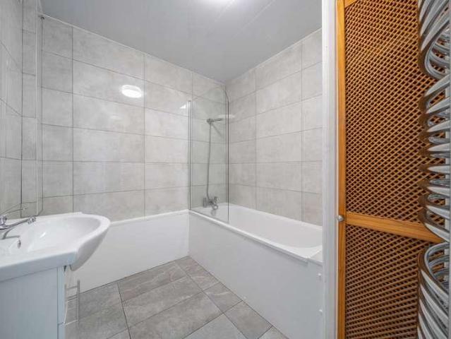 Flat for sale in Wallington, Greater London