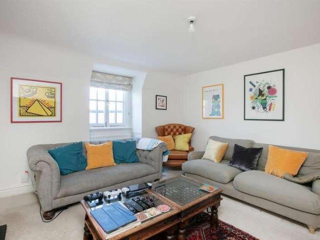 Flat for sale in Camberwell, Greater London