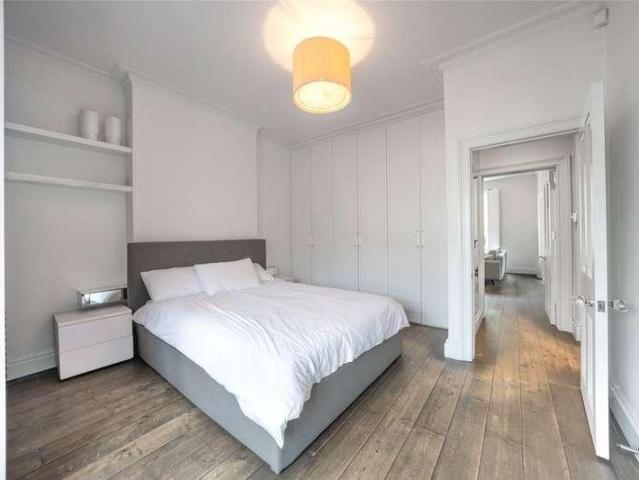 Flat for sale in St. John's Wood, Greater London