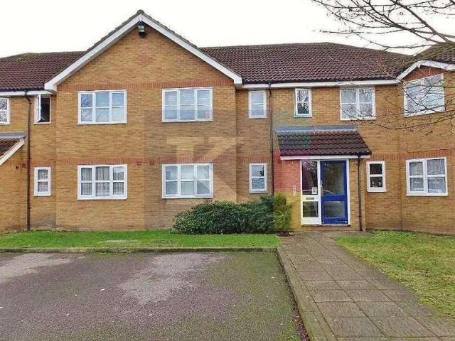 Flat for sale in Yeading, Greater London