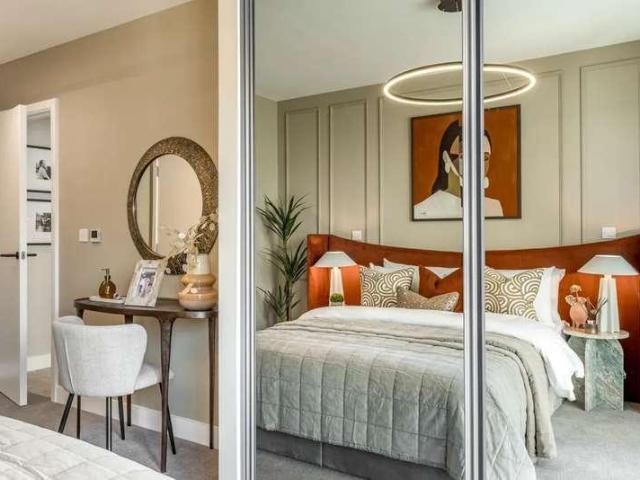 Flat for sale in London Borough of Hounslow, Strand