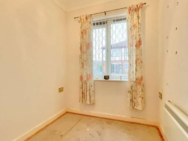 Flat for sale in Marshside, Southport