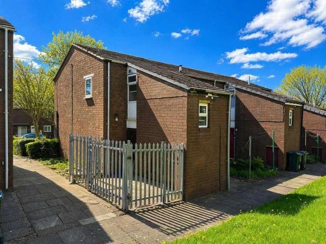 Flat for sale in West Yorkshire