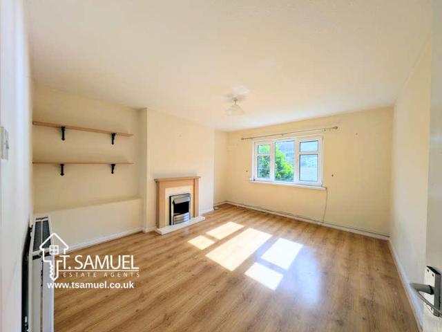 Flat for sale in Mountain Ash East, Ynysboeth