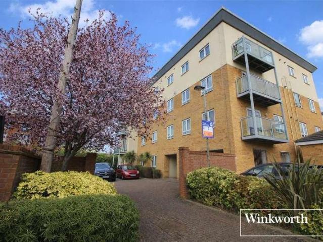 Flat for sale in Elstree and Borehamwood, Borehamwood