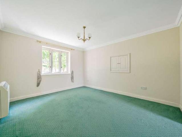 Flat for sale in Charlbury, Black Bourton