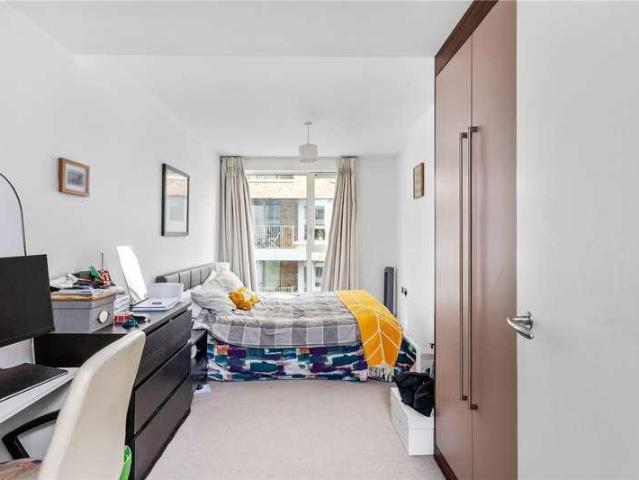 Flat for sale in Spitalfields, Cat Hill