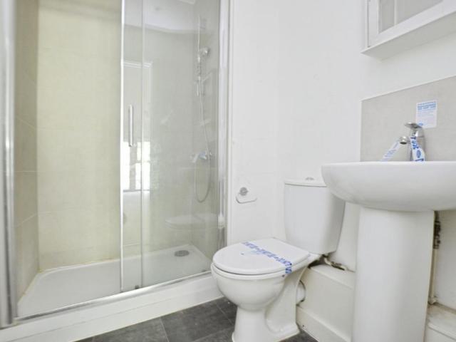 Flat for sale in Upton Park, Greater London