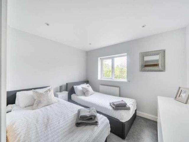 Flat for sale in Berrick Salome, Oxfordshire