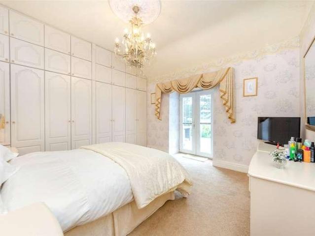 Flat for sale in Conwy, Wales