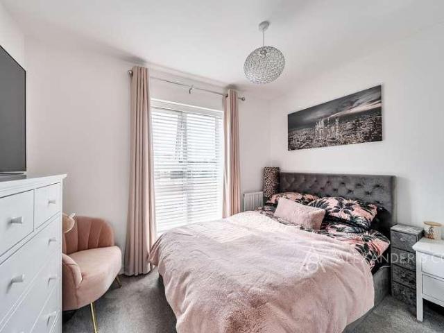 Flat for sale in Dunstable, Bedfordshire
