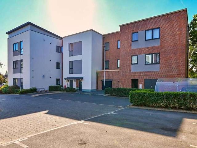 Flat for sale in Reading
