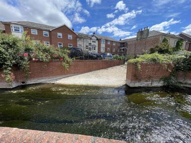 Flat for sale in Salisbury, Wiltshire
