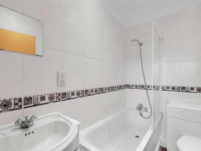 Flat for sale in Dulwich, Greater London