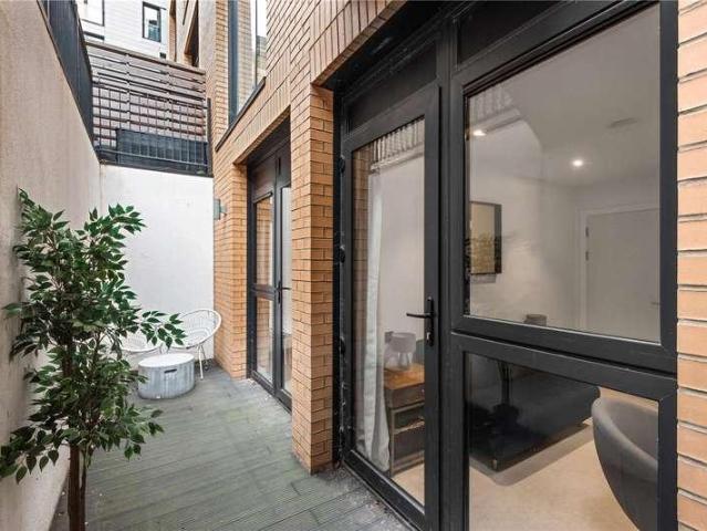 Flat for sale in E1, Cat Hill
