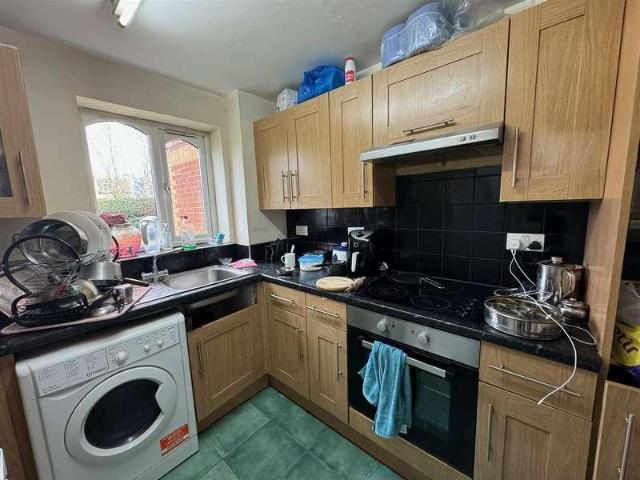 Flat for sale in London Borough of Hounslow, Greater London
