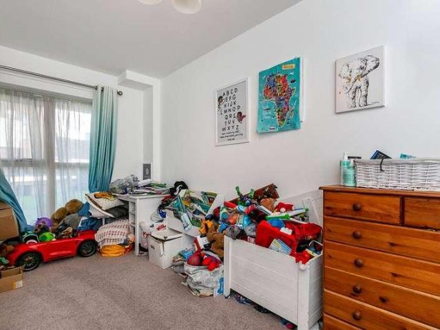 Flat for sale in South Croydon, Waddon