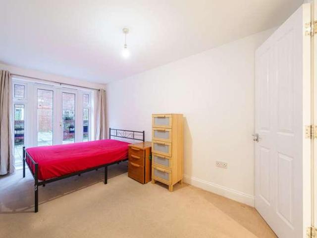 Flat for sale in Reading