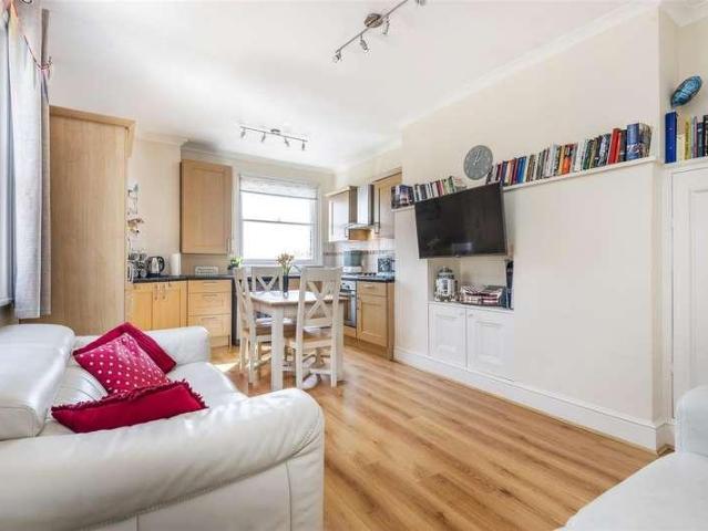 Flat for sale in West Hampstead, Greater London