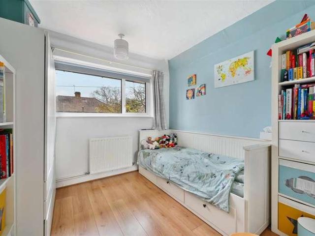 Flat for sale in London Borough of Merton, Collier's Wood