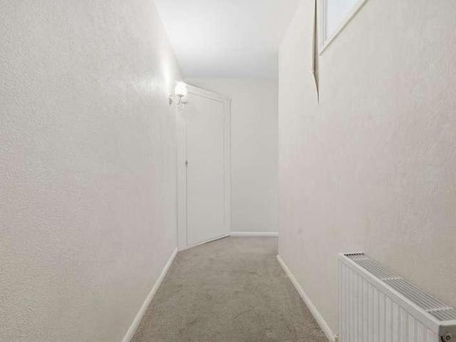 Flat for sale in Snaresbrook, Greater London