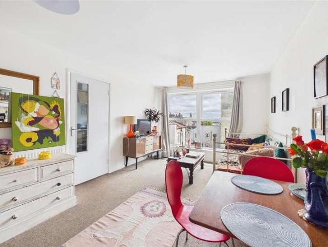 Flat for sale in Kingsdown, Feckenham