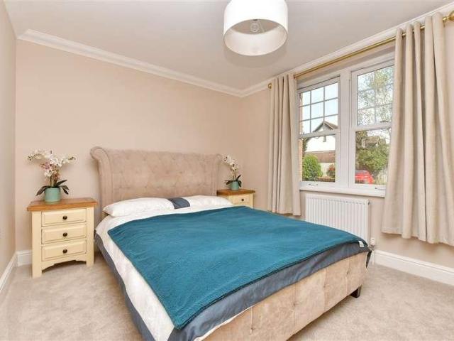 Flat for sale in Pachesham Park, Surrey