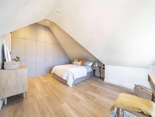 Flat for sale in London Borough of Ealing, Greater London