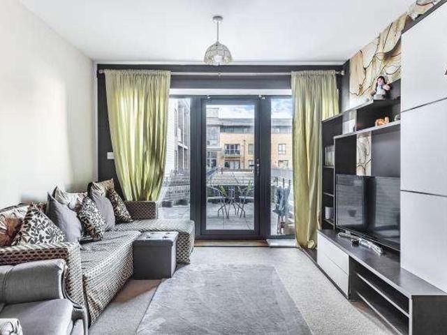 Flat for sale in Kingshill, Swindon