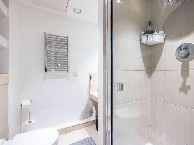 Flat for sale in Isle Of Dogs, Greater London