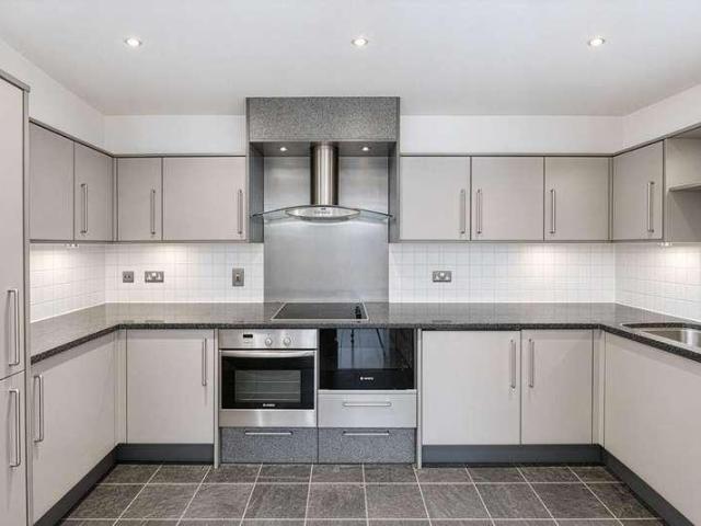 Flat for sale in London Borough of Lambeth, Greater London