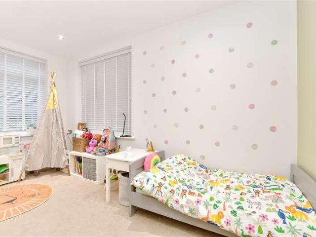 Flat for sale in London Borough of Croydon, Kenley