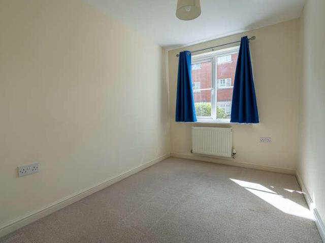 Flat for sale in Key Street, Suffolk