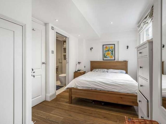 Flat for sale in Pimlico, Greater London