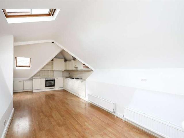 Flat for sale in London Borough of Ealing, Greater London