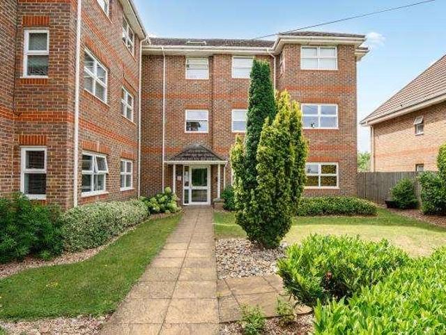 Flat for sale in Row Town, Surrey