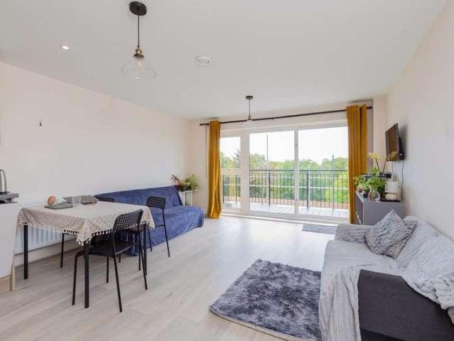 Flat for sale in Slough