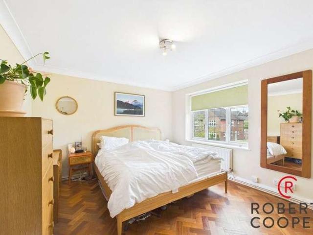 Flat for sale in Eastcote, Greater London