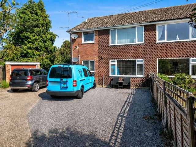 Flat for sale in Aldingbourne, Clapham