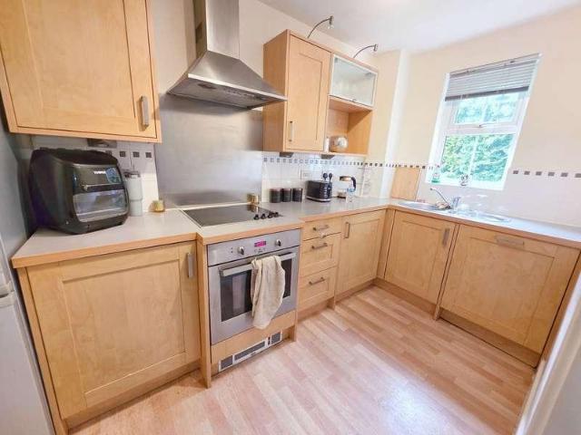 Flat for sale in Halfway, Sheffield