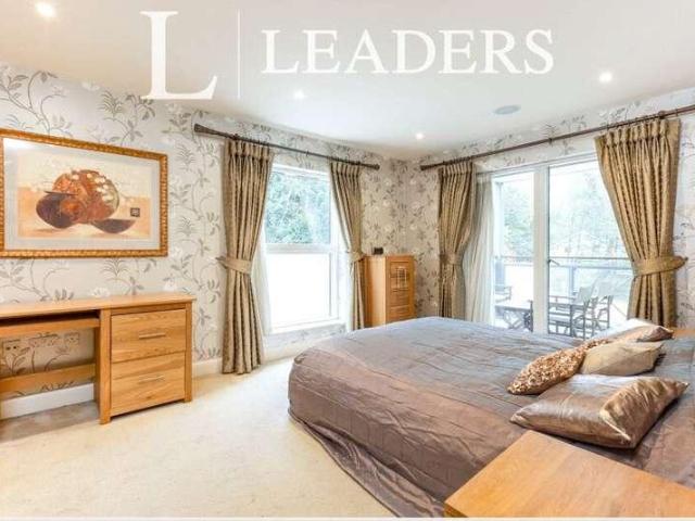 Flat for sale in Sevenoaks, The Butts