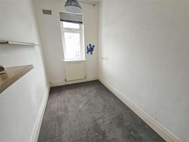 Flat for sale in Alton Barnes, Essex