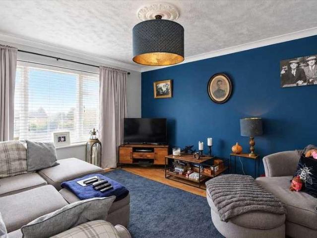 Flat for sale in Dale Hill, Essex