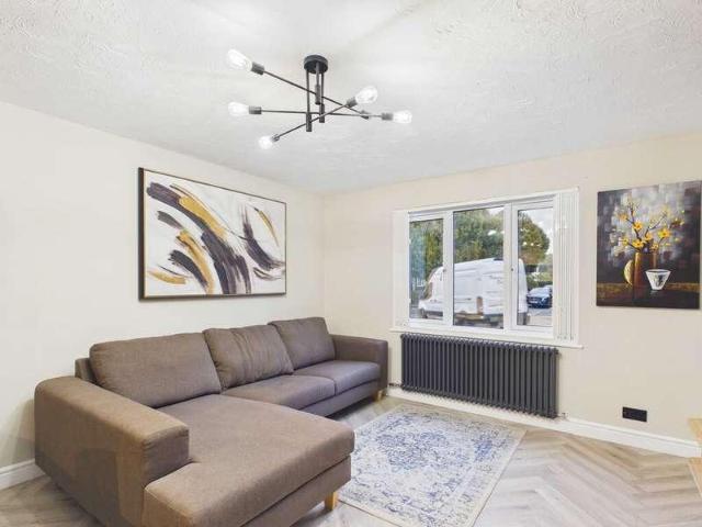Flat for sale in South Bermondsey, Greater London