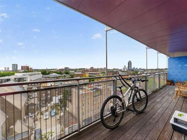 Flat for sale in London Borough of Lewisham, New Cross