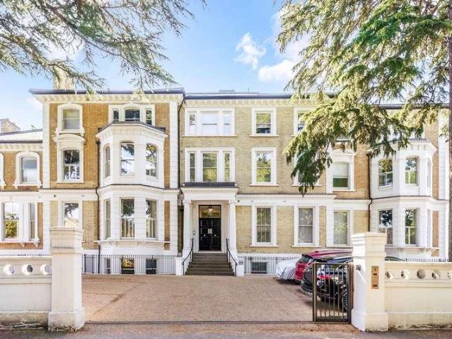 Flat for sale in Surbiton, Greater London